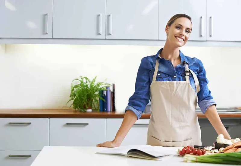 white kitchen cabinets_1