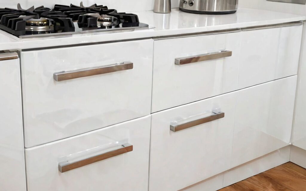 white gloss kitchen with T-bar handles and soft-close drawers